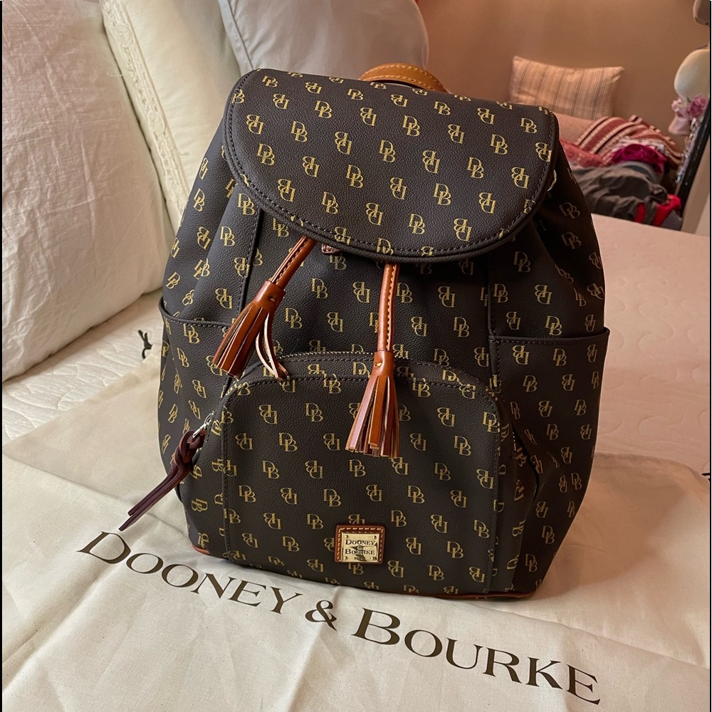 Like New Dooney & Bourke Gretta Large Backpack, Brown Tmoro